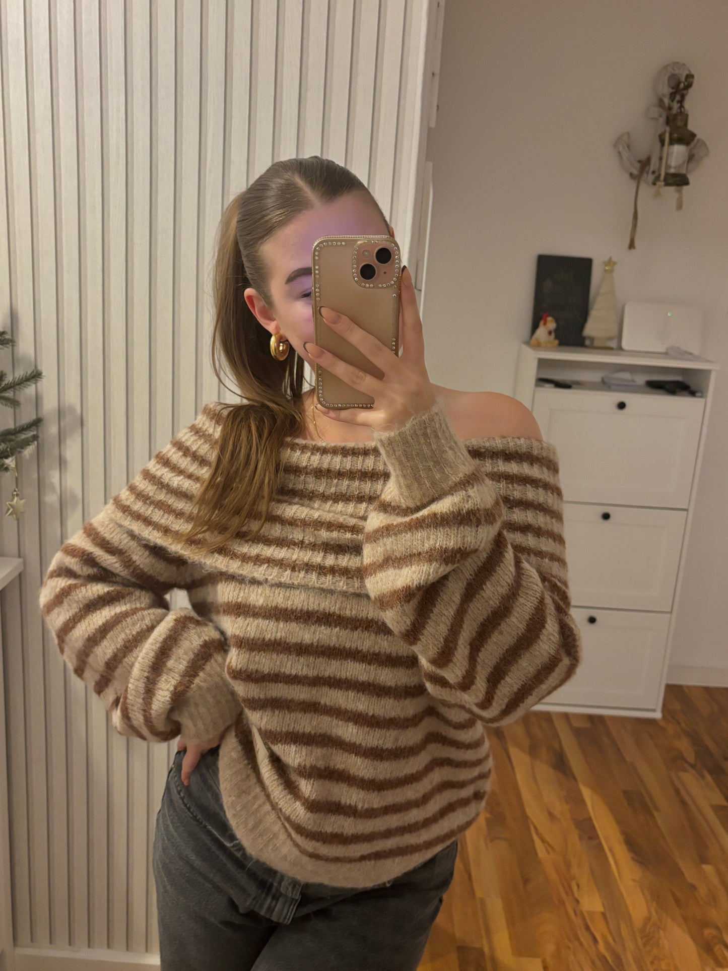 Off-Shoulder Pullover Cinnamon Roll - beige/braun